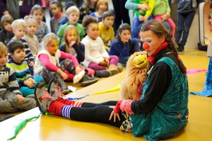 Clownin Lotte in Bibliothek Düsseldorf IKIBU